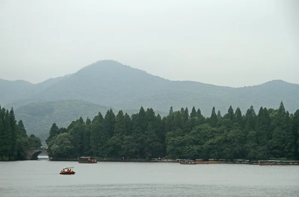 Boats on West lake in Hangzhou — Stock Photo, Image