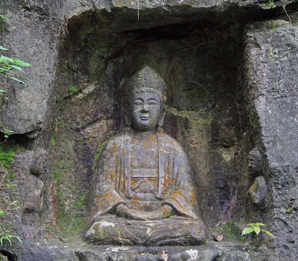 Feilai Feng grottoes z grzywny buddyjskie rzeźby kamienne — Zdjęcie stockowe