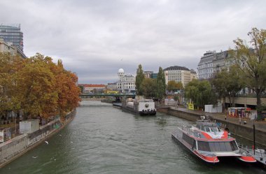 insanlar kanal Viyana, Avusturya gemilerinin gidiyoruz