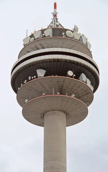 O Donauturm de Viena, inaugurado em abril de 1964 — Fotografia de Stock