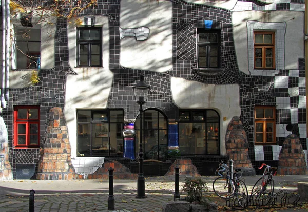 La vista de la casa de Hundertwasser en Viena —  Fotos de Stock