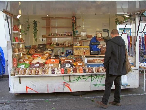 Man is selling nuts and dried fruits outdoor — Stock Photo, Image