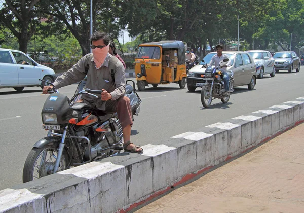 Movimento rodoviário em Chennai, no sul da Índia — Fotografia de Stock