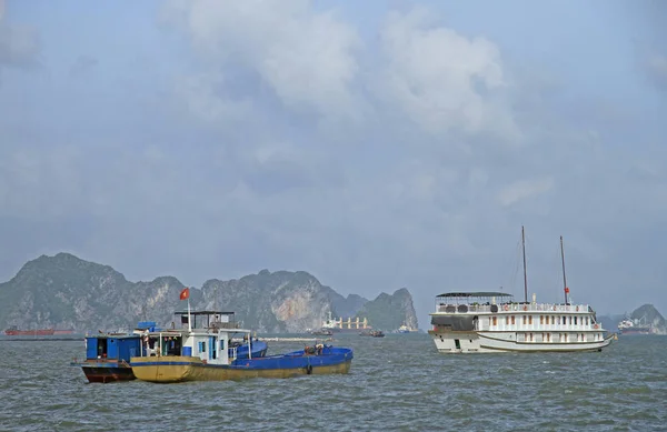 Baie de Ha Long au Vietnam — Photo