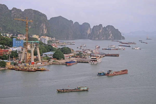 Port w mieście Ha long city, Wietnam — Zdjęcie stockowe