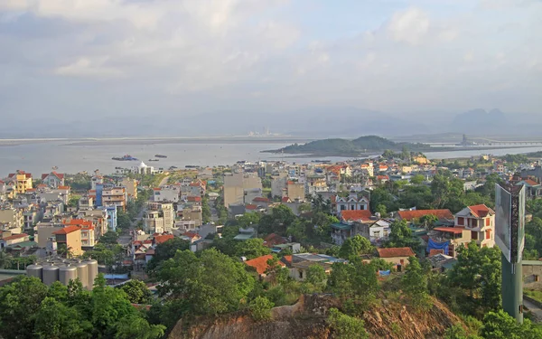 Ciudad de Ha Long, al norte de Vietnam — Foto de Stock