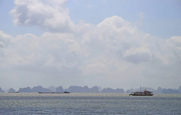 Ha long bay w Wietnamie — Zdjęcie stockowe