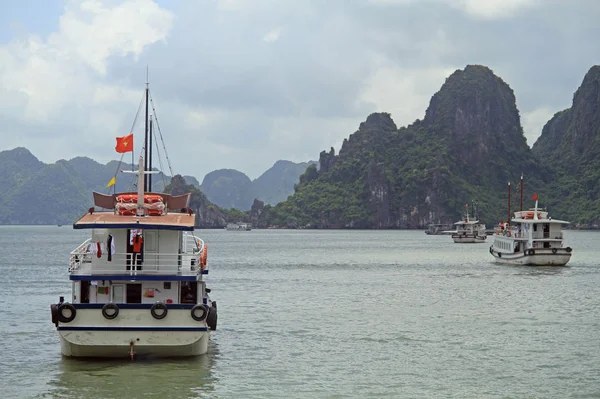 Ha long bay w Wietnamie — Zdjęcie stockowe