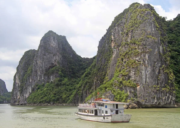 Ha long bay w Wietnamie — Zdjęcie stockowe