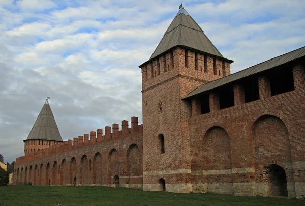 Antiguo Kremlin de Smolensk en el oeste de Rusia — Foto de Stock