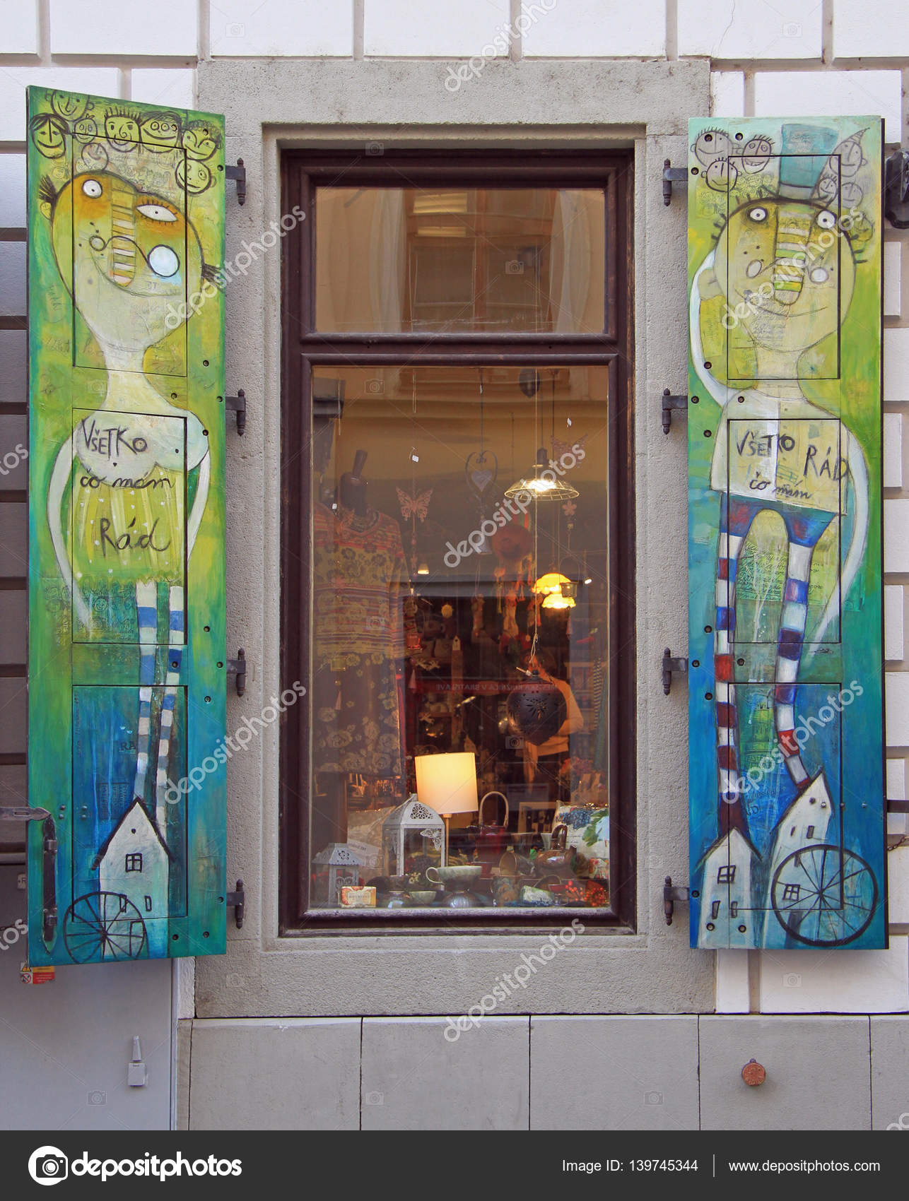 Handgemachte Kunst gemalt Fensterläden Fenster in der