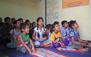 çocuklar için eğitim Jaipur, Hindistan merkezinde ziyaret