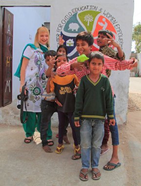 çocuklar için eğitim Jaipur, Hindistan merkezinde ziyaret