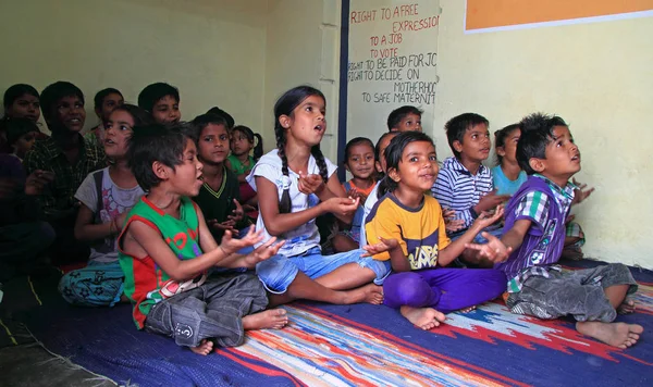 çocuklar için eğitim Jaipur, Hindistan merkezinde ziyaret