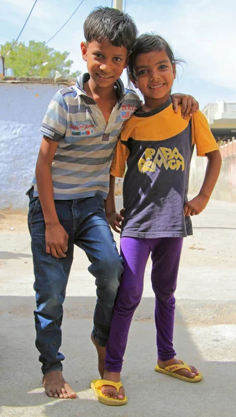 Niños están visitando el centro de educación en Jaipur, India — Foto de Stock
