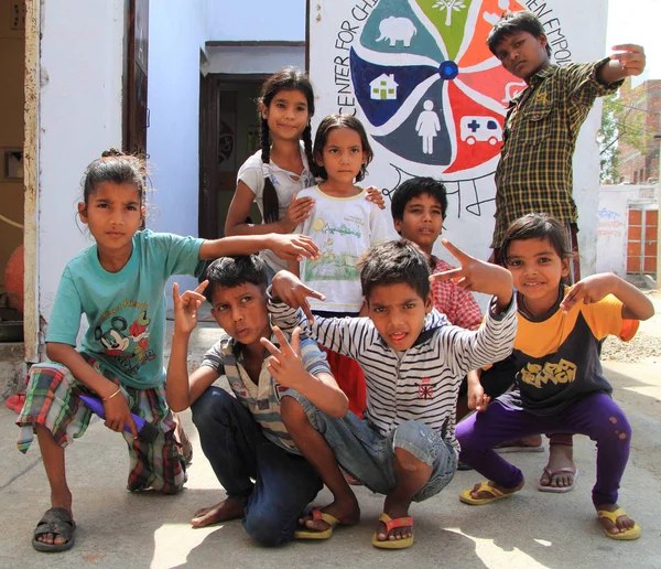 çocuklar için eğitim Jaipur, Hindistan merkezinde ziyaret