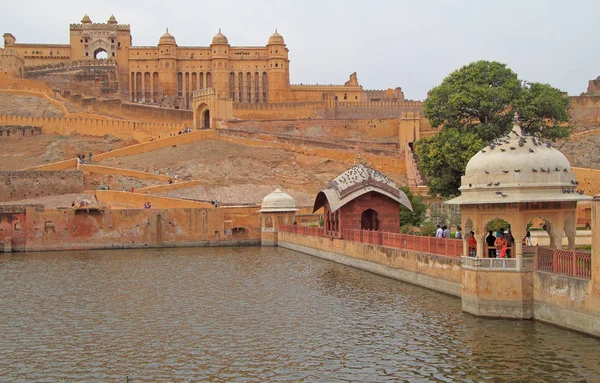 Amer Fort är främsta turistattraktion i området Jaipur — Stockfoto