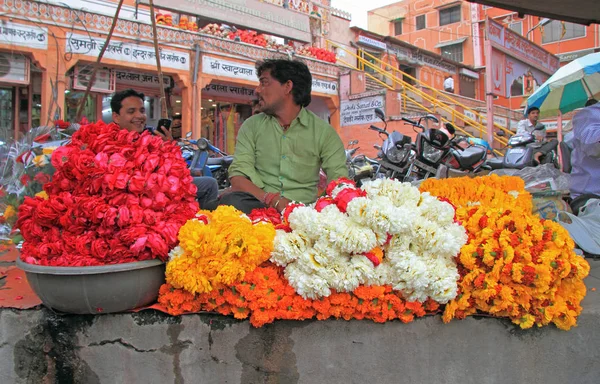 Adam yaprakları çiçek Jaipur, Hindistan satmaktadır — Stok fotoğraf