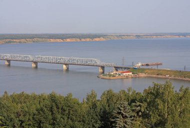 Ulyanovsk Volga Nehri geçip Imperial Köprüsü