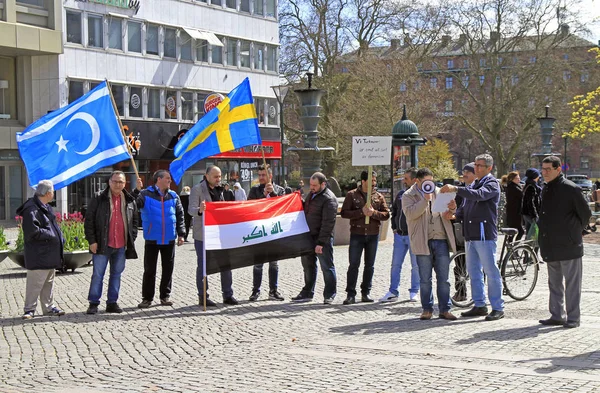 Manifestantes en una de las plazas centrales de Malme, Suecia — Foto de Stock