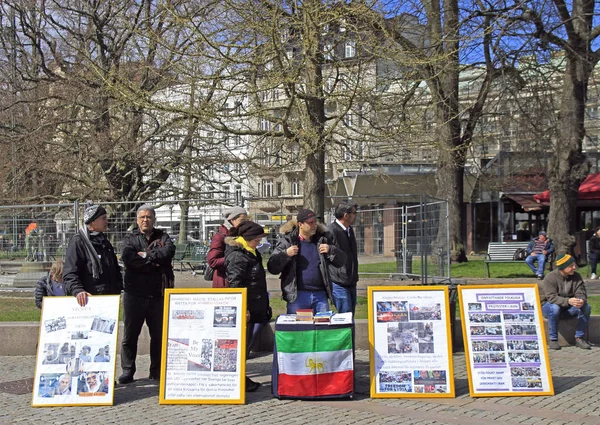 Manifestantes en una de las plazas centrales de Malme, Suecia — Foto de Stock