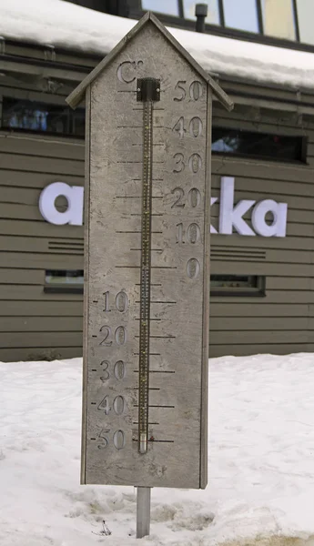 Hőmérséklet-mérő a Santa Claus Village a lappföldi, Finnország — Stock Fotó