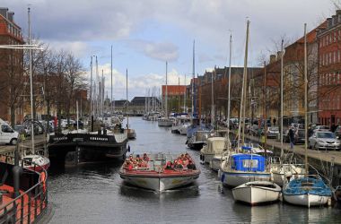 turistik tekne Kopenhag insanlar keşfetmek