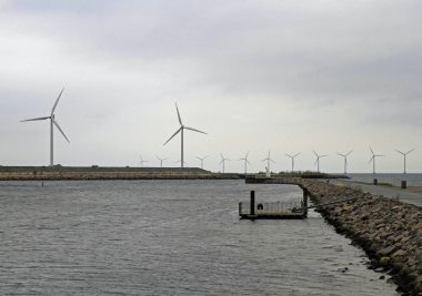 Kopenhag denizde de offshore rüzgar türbinleri