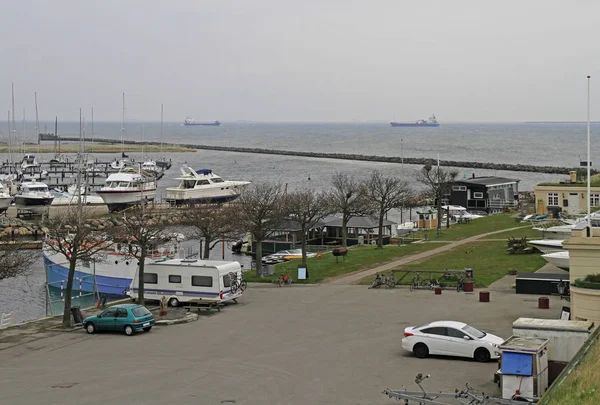 Jachty i łodzie niknącego w harbor Dragor w Danii — Zdjęcie stockowe