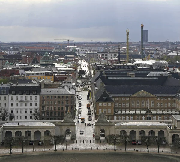 Uitzicht van Kopenhagen vanaf de toren van Christiansborg paleis — Stockfoto