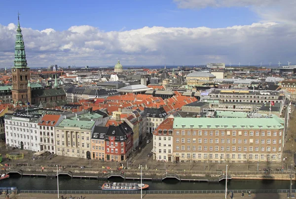 Uitzicht van Kopenhagen vanaf de toren van Christiansborg paleis — Stockfoto