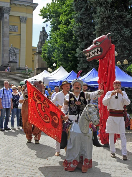 Straatvoorstellingen in duur van folk fest in Eger, Hongarije — Stockfoto
