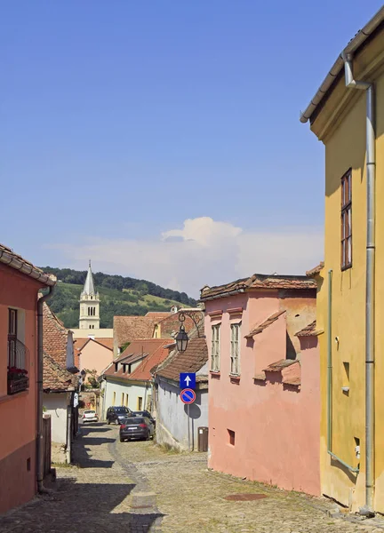 Renkli evleri Sighisoara kale ile eski sokak taş döşeli