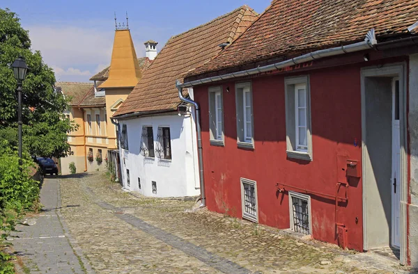 Renkli evleri Sighisoara kale ile eski sokak taş döşeli