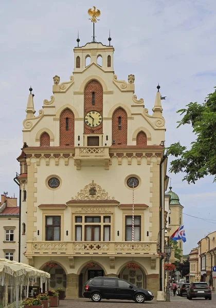 ジェシュフ、ポーランドの市場広場の市庁舎 — ストック写真