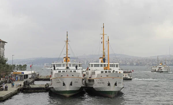 Karakoy ferry terminal in the center of Istanbul, Turkey — Stock Photo, Image