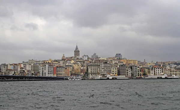 Galata bridge and Galata tower in Istanbul — Stock Photo, Image