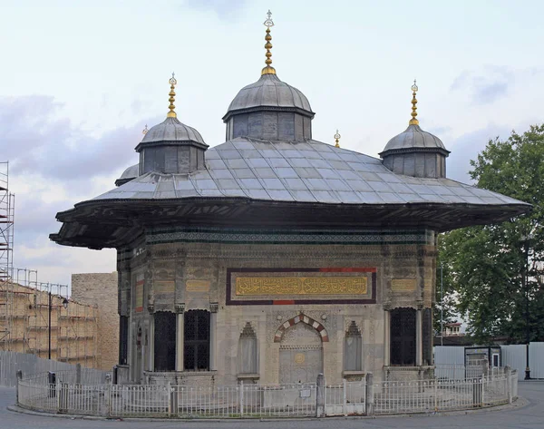 Sultan Ahmed Iii fontanna w Stambule — Zdjęcie stockowe
