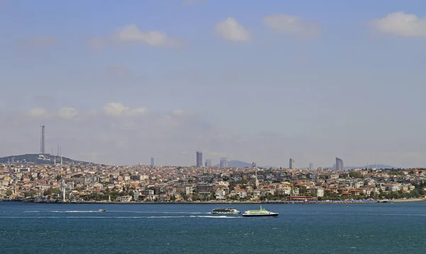 Zeestraat Bosporus en het Aziatische deel van Istanbul — Stockfoto