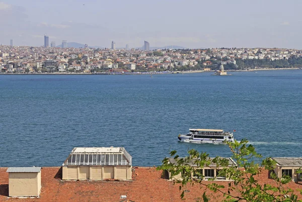 Zeestraat Bosporus en het Aziatische deel van Istanbul — Stockfoto