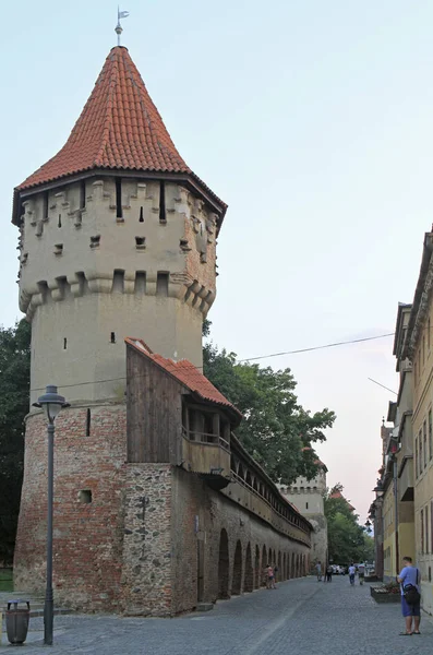 A Torre dos Carpinteiros na cidade velha de Sibiu, Roménia — Fotografia de Stock