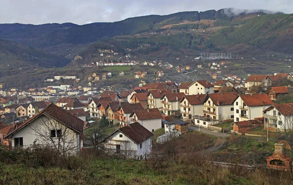 A pequena cidade agradável Visegrad — Fotografia de Stock