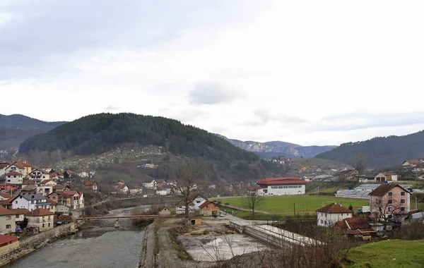A pequena cidade agradável Visegrad — Fotografia de Stock