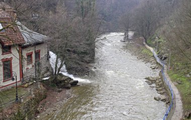 Riverside dağ nehir Uzice Detinje