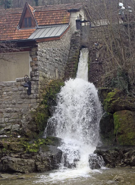 Konstgjorda vattenfall i Užice — Stockfoto