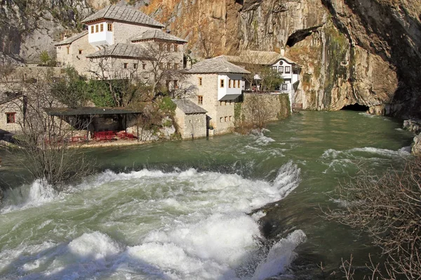 Fuente del río Buna en la ciudad Blagaj —  Fotos de Stock