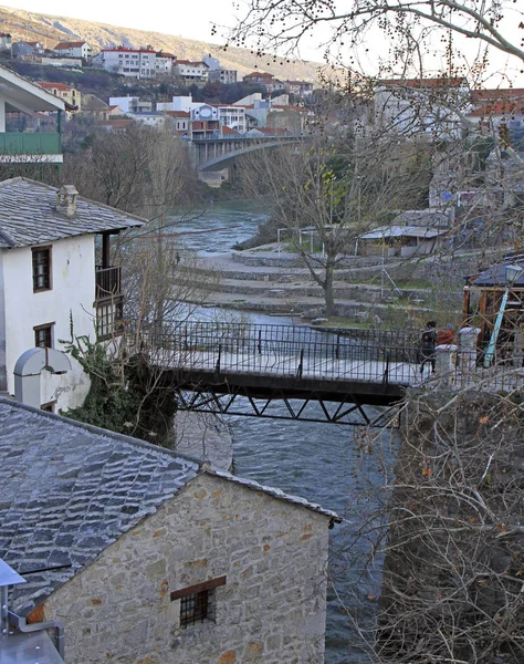 A város Mostar Neretva folyó — Stock Fotó