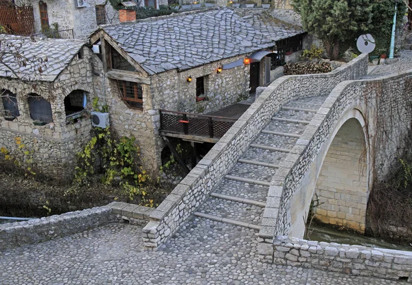 Mostar eğri köprü — Stok fotoğraf