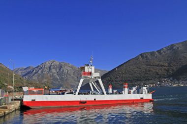 Tivat bay 2 taraf arasında feribot