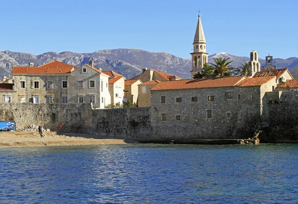 Murallas fortificadas del casco antiguo de Budva, Montenegro — Foto de Stock